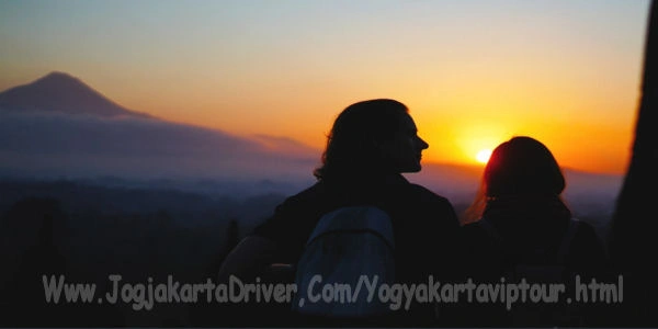 Borobudur Temple Sunrise Couple - Yogyakarta Driver VIP Tour